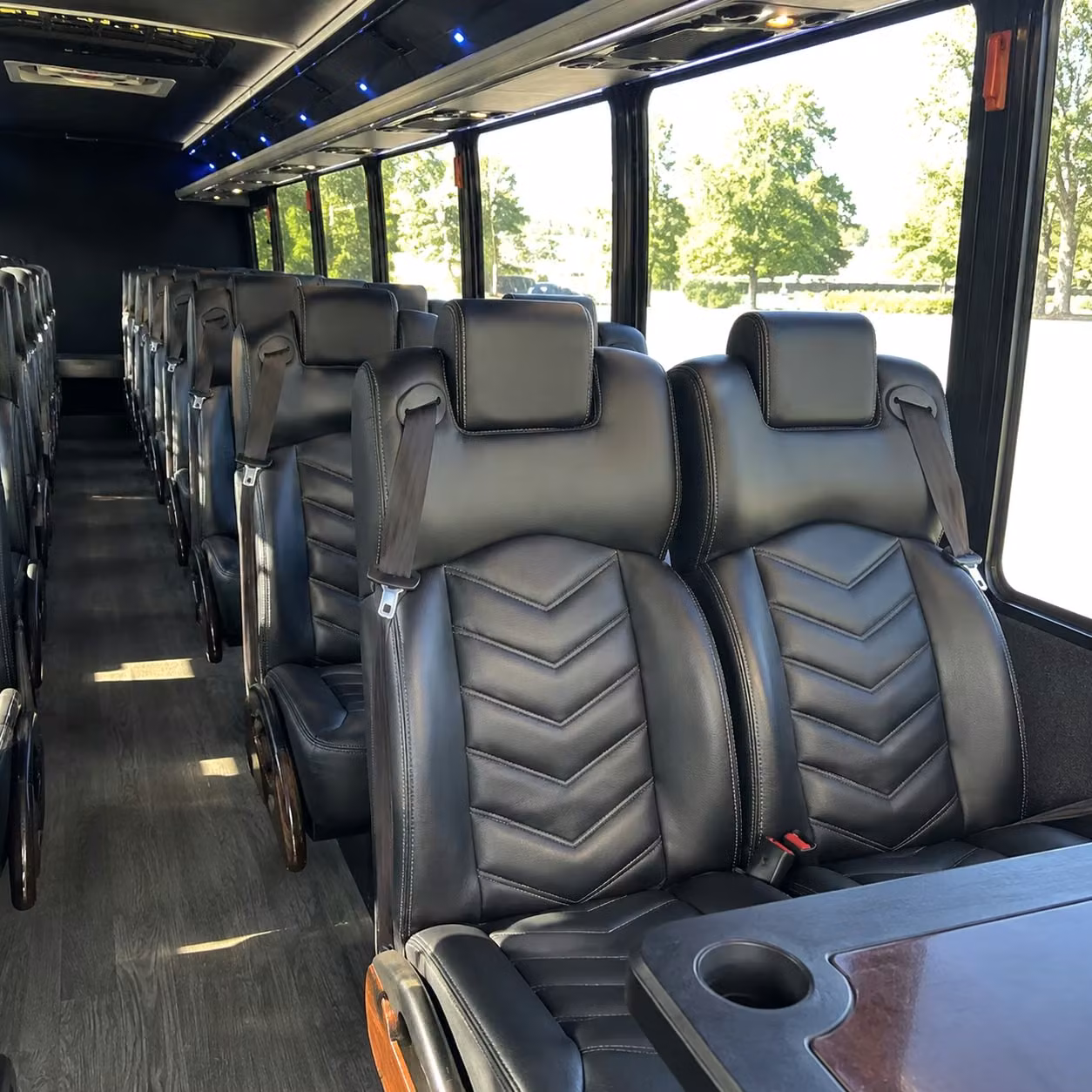 richardson 20 passenger minibus rental
