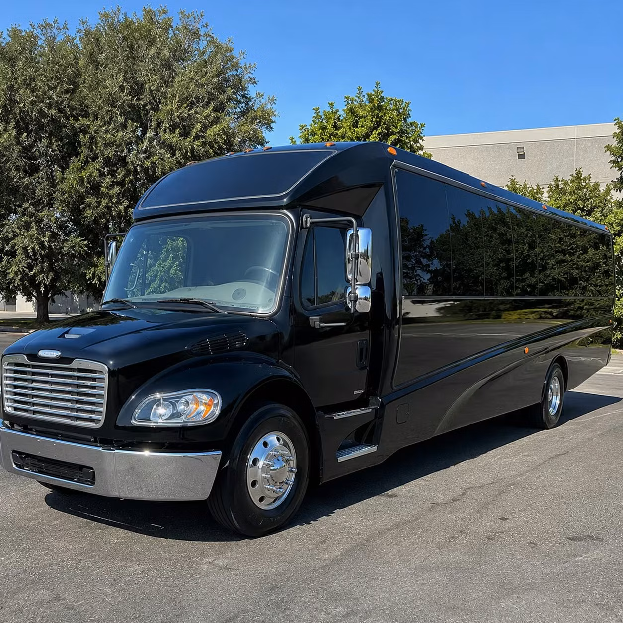 richardson 35 passenger minibus rental