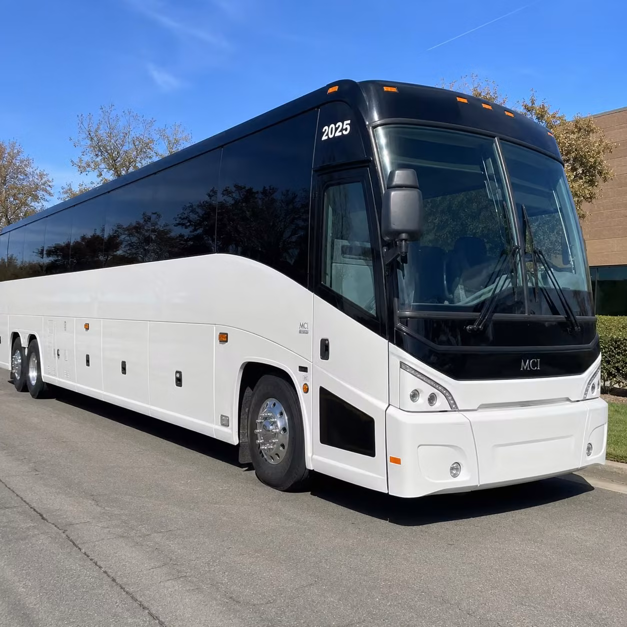 richardsoncharterbus com can help you book rides to at t stadium and globe life field from richardson